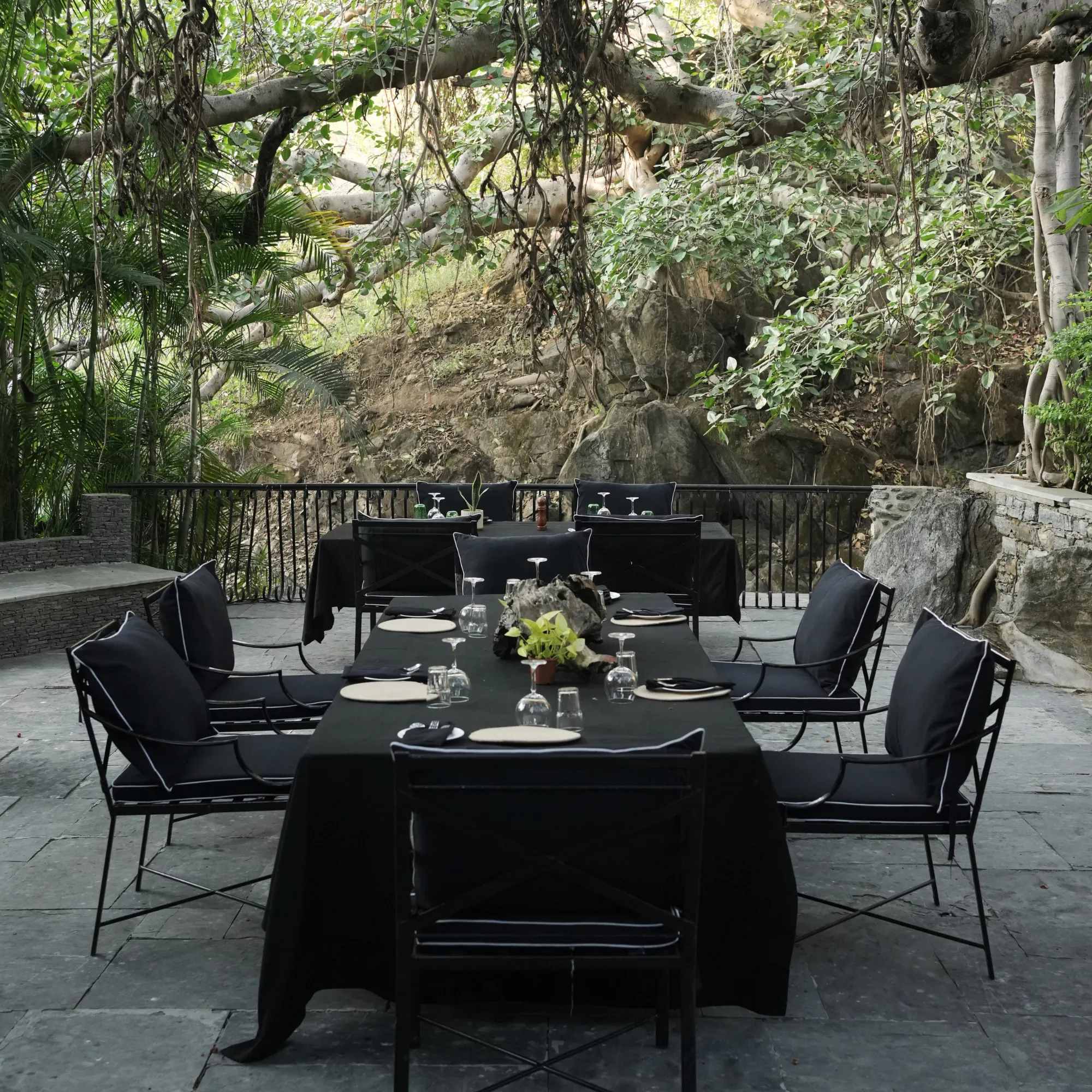 Banyan Tree Dining at Mountbatten Lodge 1