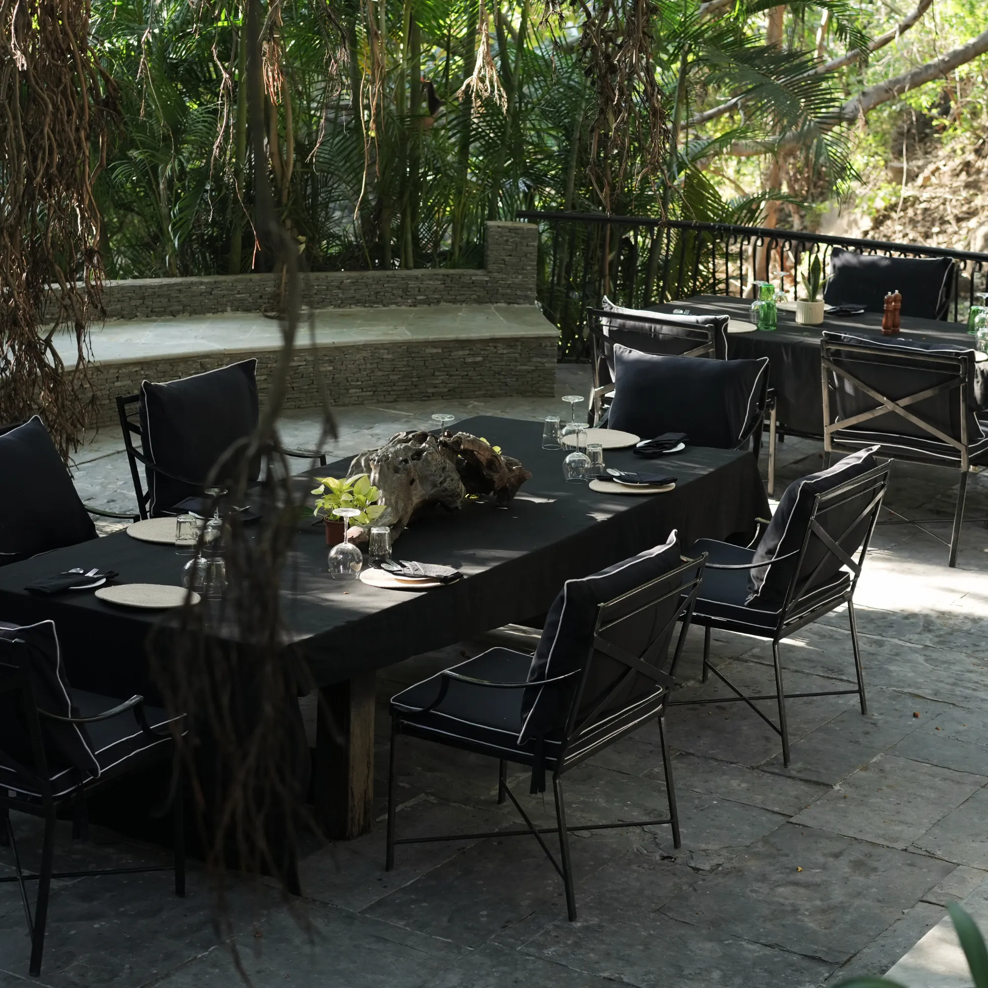 Banyan Tree Dining at Mountbatten Lodge 4